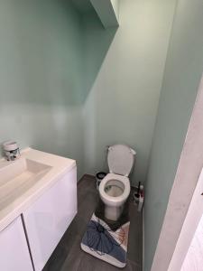 Ένα μπάνιο στο Studio Zen Caza Form