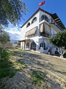 Το κτήριο όπου στεγάζεται  ο ξενώνας