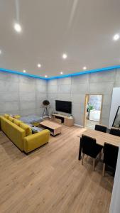 TV a/nebo společenská místnost v ubytování Szampan i Truskawka