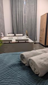 Postel nebo postele na pokoji v ubytování Szampan i Truskawka + 10 fotografií