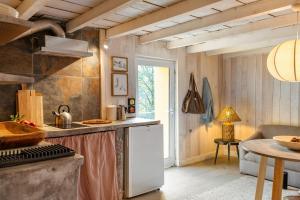 Kuchyň nebo kuchyňský kout v ubytování Apple Tree House