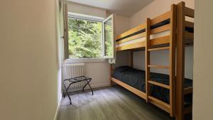 En eller flere senge i et værelse på Bel appartement ski les 3 vallées et Thermalisme