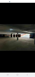 appartement résidence garden paradise plage bouznika في بوزنيقة: اطلالة الجناح على طائرة