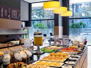 a buffet line with many different types of food at ibis BH Afonso Pena Savassi in Belo Horizonte +51 photos