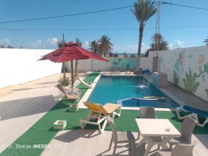 La alberca dentro o cerca de Villa Mahbouba face à la mer