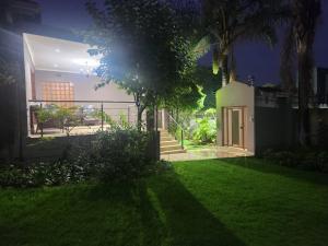 En have udenfor Home Care Guest House