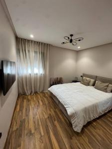 Ένα ή περισσότερα κρεβάτια σε δωμάτιο στο independant studio with garden