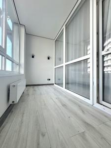 an empty room with white walls and large windows at Видові Апартаменти ЖК GREAT in Kyiv