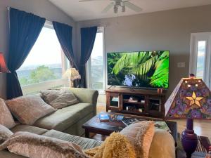 Μια τηλεόραση ή/και κέντρο ψυχαγωγίας στο Vista De Los Dioses View of the gods