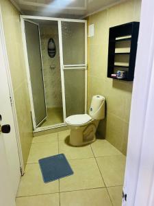 a small bathroom with a shower and a toilet at Vacaciones en el Caribe - Laguito Cartagena al lado de bocagrande in Cartagena de Indias