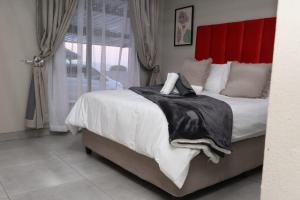 Ένα ή περισσότερα κρεβάτια σε δωμάτιο στο Lethabo Guesthouse