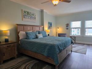 Ένα ή περισσότερα κρεβάτια σε δωμάτιο στο Paradise Shores 305 by Pristine Properties Vacation Rentals +34 φωτογραφίες