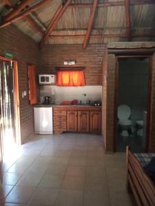 Η κουζίνα ή μικρή κουζίνα στο Complejo Los Ciruelos