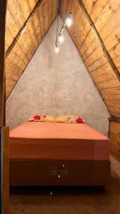 Postel nebo postele na pokoji v ubytování Camping Proibido Não Viver