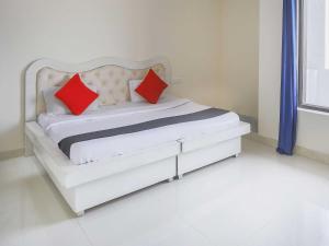 Postel nebo postele na pokoji v ubytování Hotel O GRANDEUR HOTEL + 36 fotografií