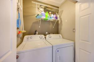 Billede fra billedgalleriet på Pet-Friendly Condo with Mountain View in Monument! i Monument + 18 billeder