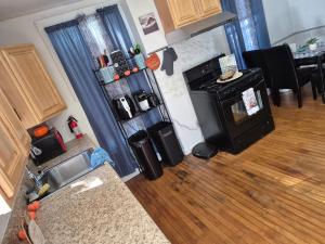 vista aerea su una cucina con piano cottura di Humble beginning a Norwich Altre 2 foto