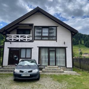 Едем في فيرخوفينا: ركن السيارة أمام المنزل