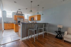 Η κουζίνα ή μικρή κουζίνα στο Modern 7BR Retreat +14 φωτογραφίες