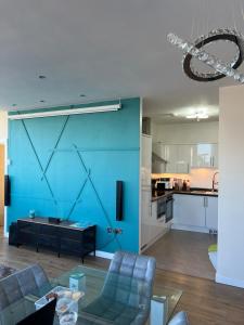 Η κουζίνα ή μικρή κουζίνα στο Private Ensuite- Shared Living- City Centre