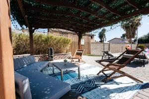 Bazén v ubytování Fabulous Oasis in Las Vegas with Tesla Charger nebo v jeho okolí