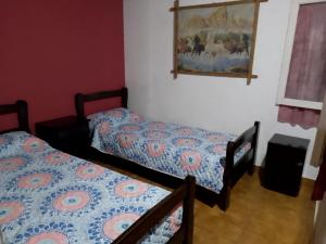 En eller flere senge i et værelse på CASA SILVIA NECOCHEA