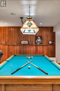 a pool table in a room with a ceiling at Luxurious home in Belleville in Bélanger