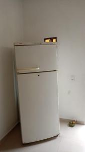 a white refrigerator in a room with a wall at Lugar de paz in Marataizes