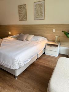 En eller flere senge i et værelse på NOK Beautiful 2BR Apartment in El Poblado