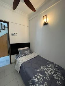 Postel nebo postele na pokoji v ubytování Glory Beach Resort Private Penthouse Apartment