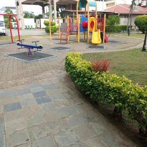 Herní místnost nebo prostor pro děti v ubytování Glory Beach Resort Private Penthouse Apartment