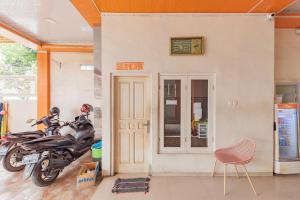 Φωτογραφία από το άλμπουμ του Urbanview Hotel Rifal Home Tegal σε Tegal