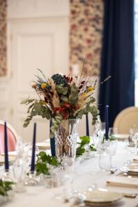 a vase of flowers sitting on a table at Maison la Louise in Ligny-en-Barrois