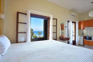 Ένα ή περισσότερα κρεβάτια σε δωμάτιο στο Vista Petros +104 φωτογραφίες