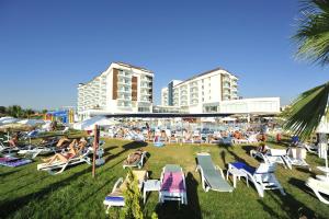 Bazén v ubytování Cenger Beach Resort Spa - All Inclusive nebo v jeho okolí