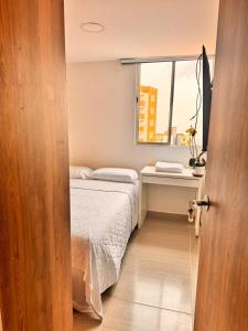 Un pat sau paturi într-o cameră la Espectacular Habitacion Privada en Apartamento