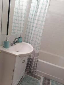 Fotografie z fotogalerie ubytování Beautiful home with your own entrance in Sandy v destinaci Sandy