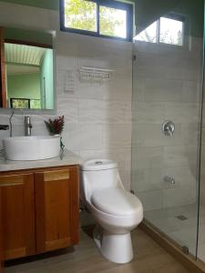 Ένα μπάνιο στο Casa Ema +3 φωτογραφίες