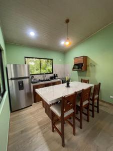 Η κουζίνα ή μικρή κουζίνα στο Casa Ema