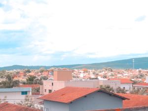 a view of a city with red roofs at Hotel Minas Brasil in Salinas