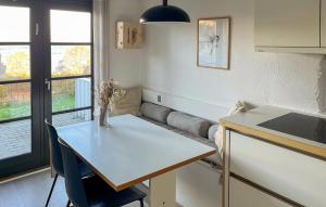 En eller flere senge i et værelse på Stunning Home In Gudhjem With Sauna + 11 billeder