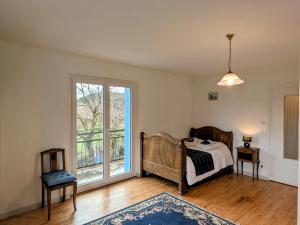 Postel nebo postele na pokoji v ubytování Maison de Charme à Domeyrat: Jardin, Balades, Confort et Animations Culturelles - FR-1-582-334