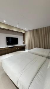 Postel nebo postele na pokoji v ubytování Donghai Cottage Backpack Inn Suite