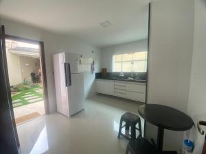 Η κουζίνα ή μικρή κουζίνα στο Requinte e Conforto em Guarapari