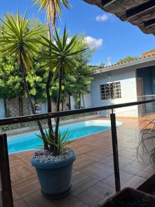 Bazén v ubytování Linda Casa com Piscina e Edícula Gourmet Ouro verde nebo v jeho okolí