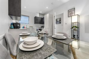 Kuchyň nebo kuchyňský kout v ubytování Central Hendon - 1 Min to Train - Free Parking + 20 fotografií