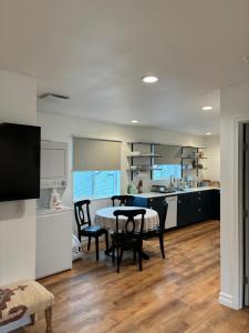 a kitchen and dining room with a table and chairs at The Plain Jane-Simple Comfort in Walla Walla Valley Wine Country in Walla Walla