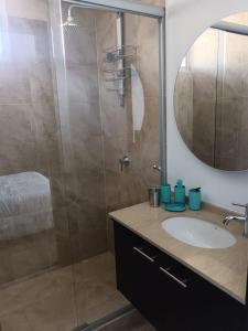 O baie la Departamento de 2 dormitorios en el corazón de Quito