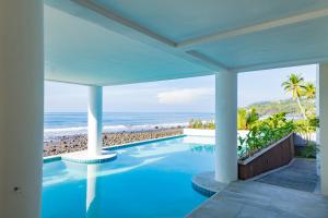 a swimming pool with a view of the beach at 2Surf Sunzal in El Sunzal