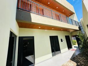 a facade of a house with a balcony at Alojamiento Del Lago in Cambyretá